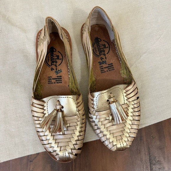 CACAHI'S CACLE'S Girls Gold Leather Tasseled Huaraches Sandals MEXICO MADE - Picture 3 of 11